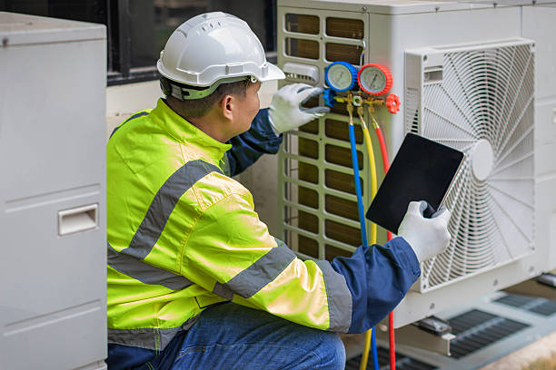 Professional Hvac technician working in Southmont, PA